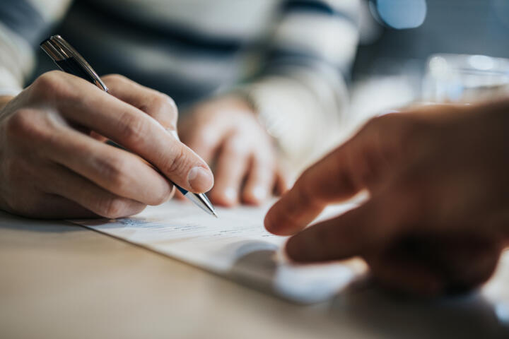 How to Read Signature and Execution Clauses